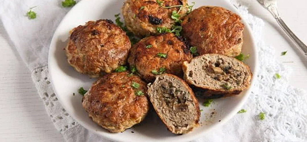 Биточки мясные с грибами