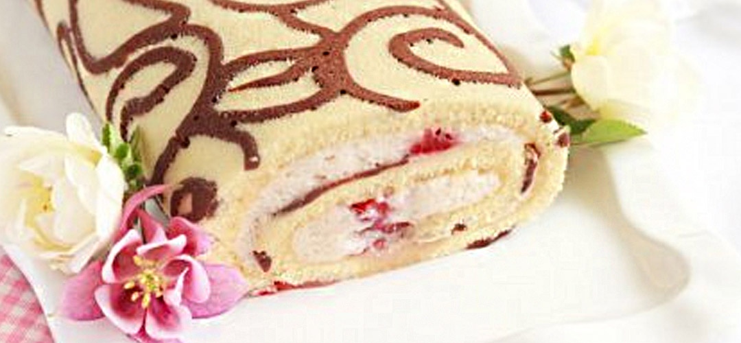 Рулет с клубникой